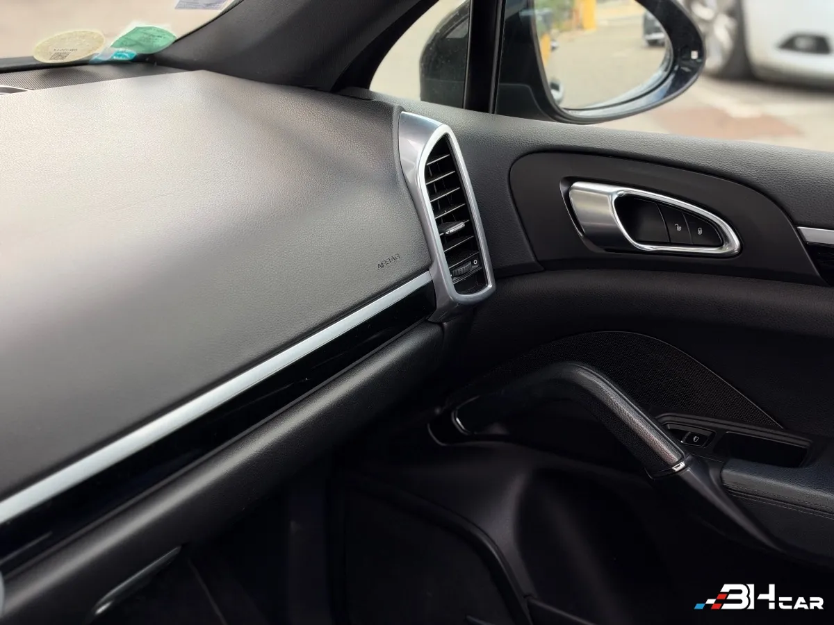 Porsche Cayenne - photo 16