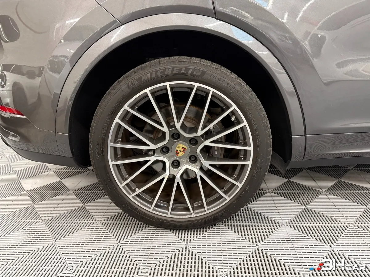 Porsche Cayenne - photo 30