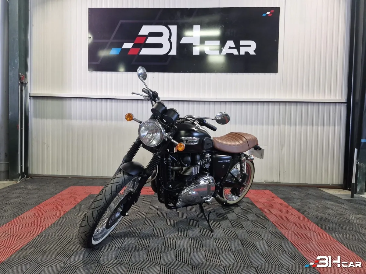 TRIUMPH BONNEVILLE