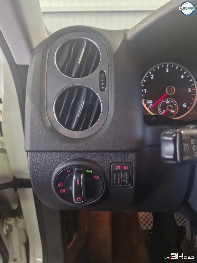 Volkswagen Tiguan - photo 21