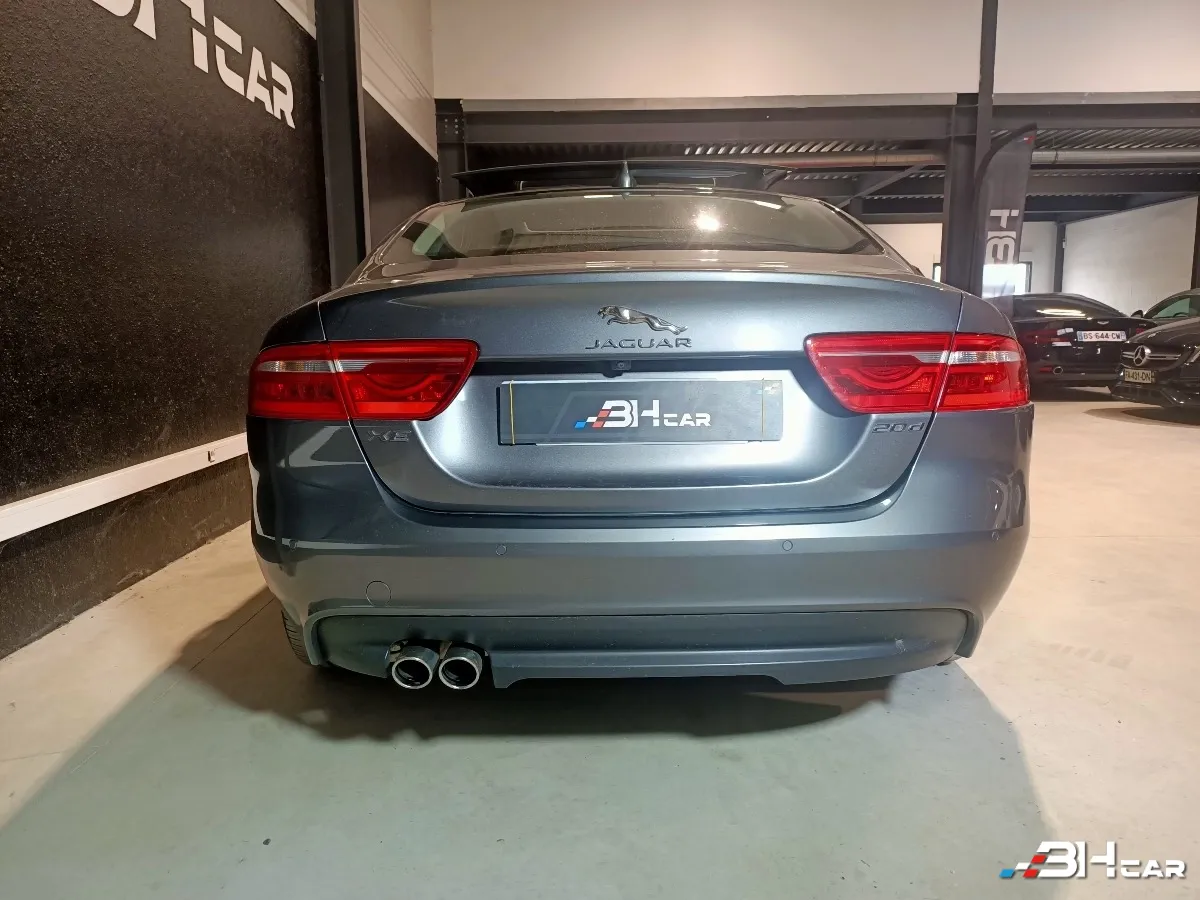 Jaguar Xe - photo 23