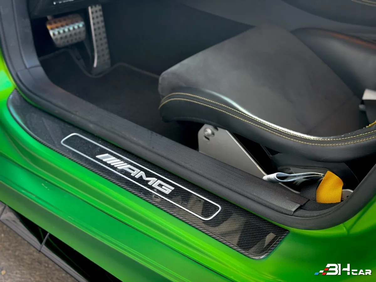 Mercedes AMG GT R - photo 14