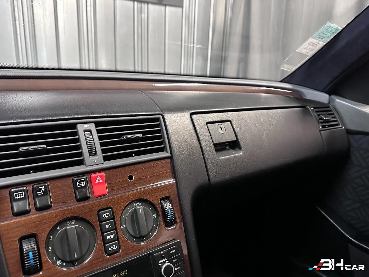 Aperçu indisponible de Mercedes-Benz Classe C