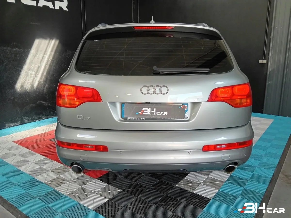 Audi Q7 - photo 11