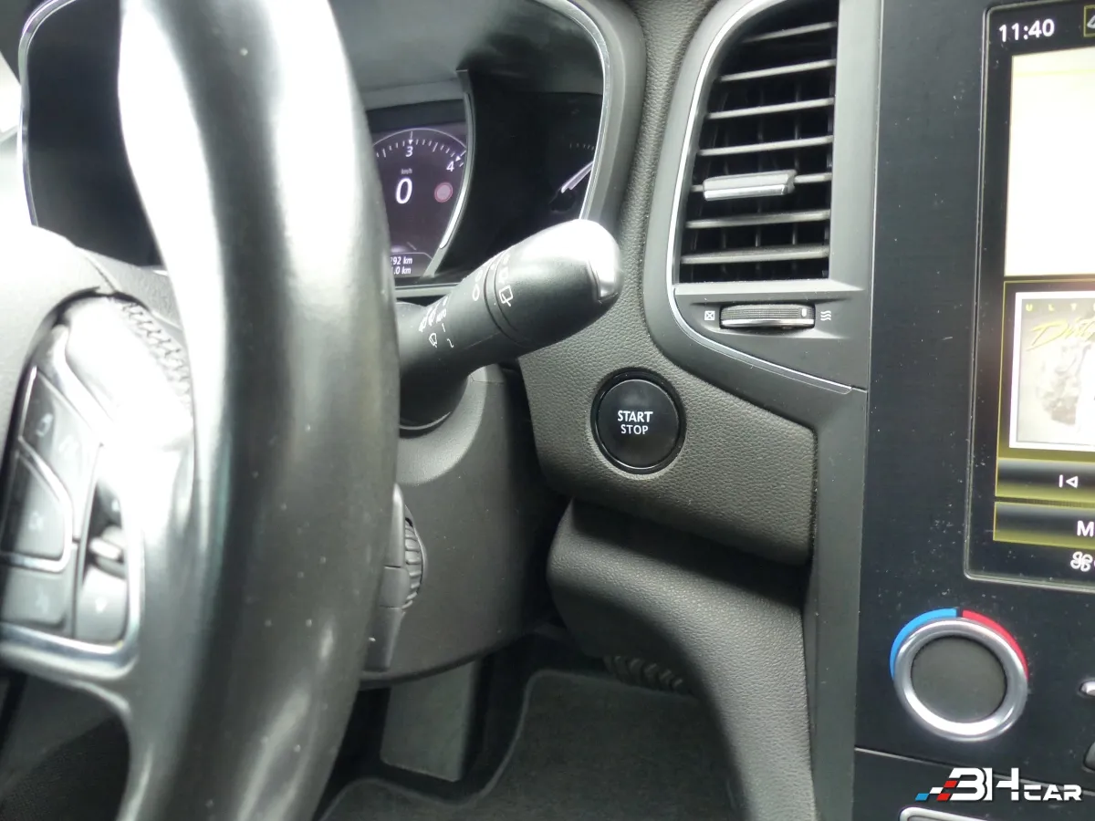 Renault Megane - photo 22