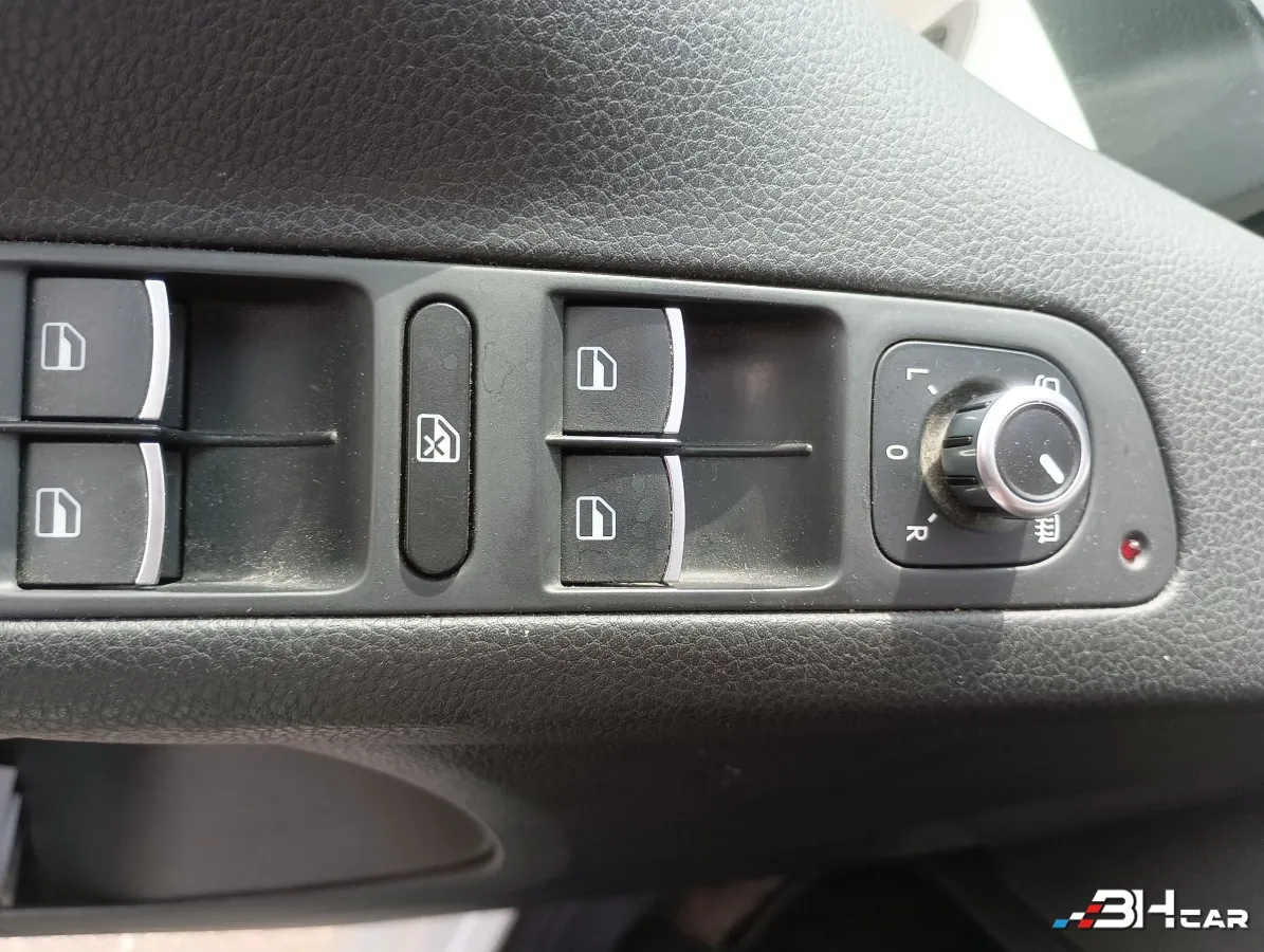 Volkswagen Tiguan - photo 23