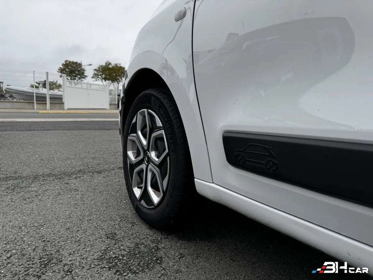 Renault Twingo - photo 17