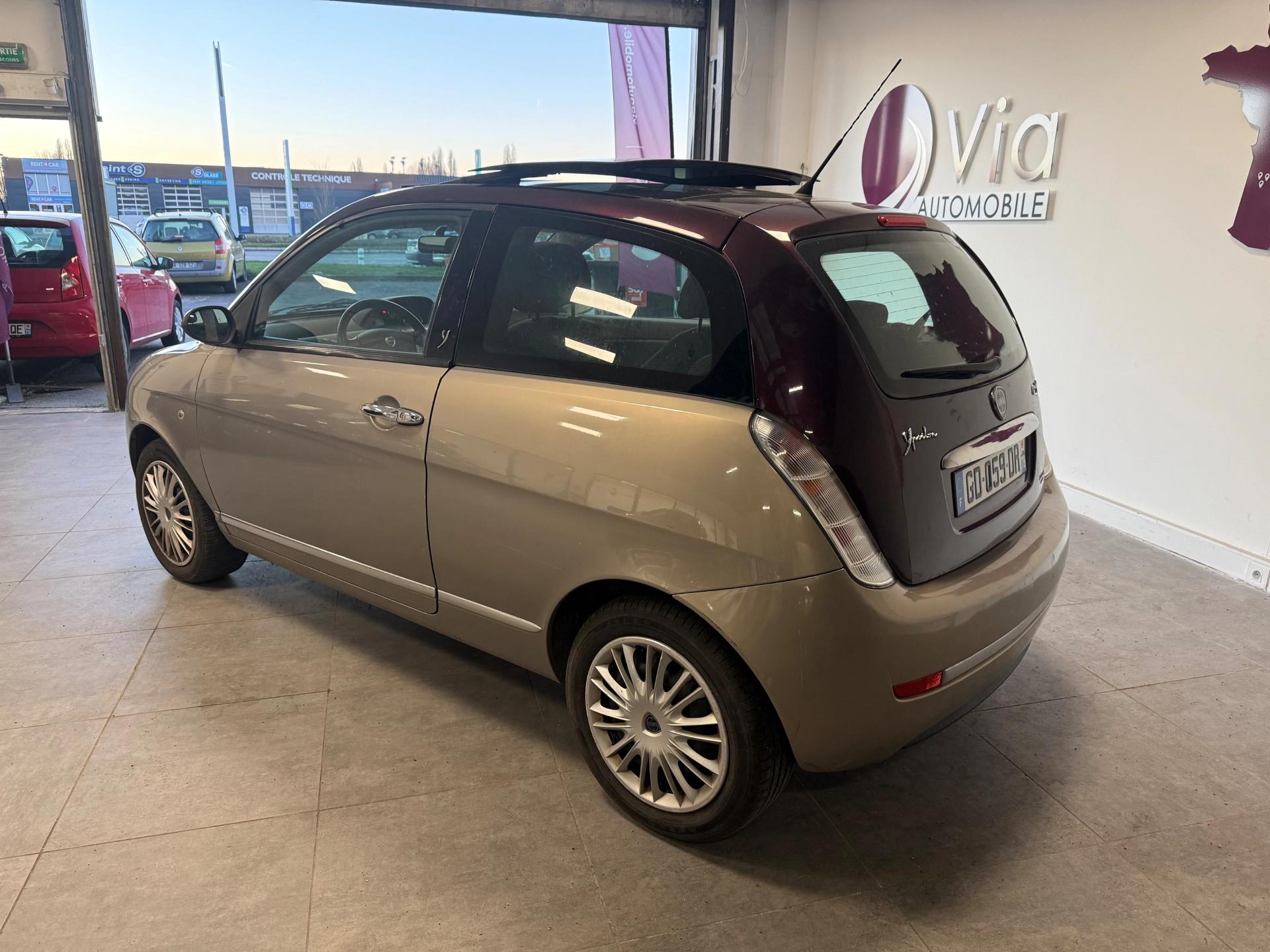 Lancia Ypsilon