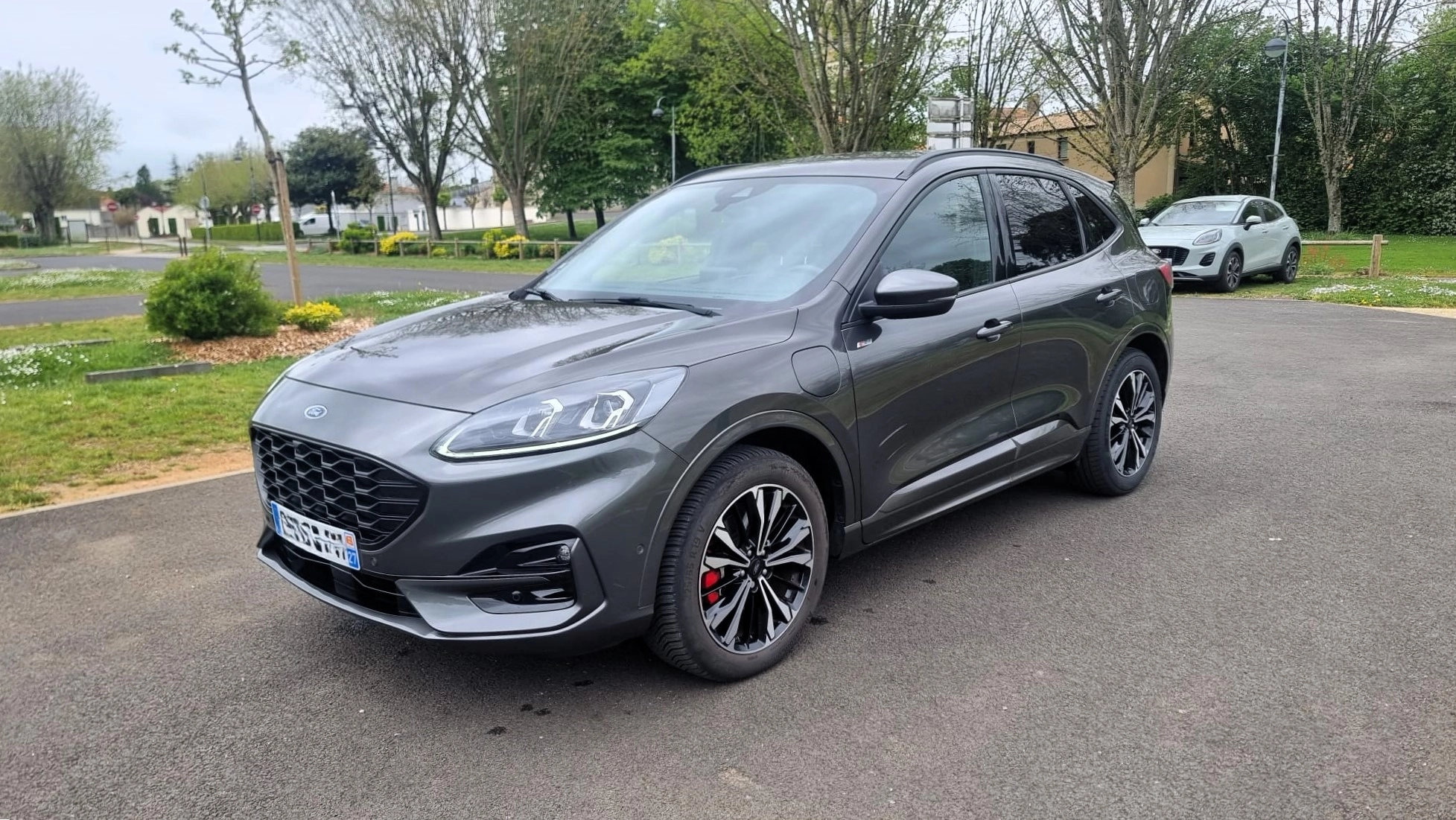 Ford Kuga ST-LINE X / 2.5 DURATEC 225CH 150 HYBRID 4X4 POWERSHIFT BVA 2.5 DURATEC 225H 150 HYBRID PHEV 14.4KWH ST-LINE X 4X4 POWERSHIFT BVA