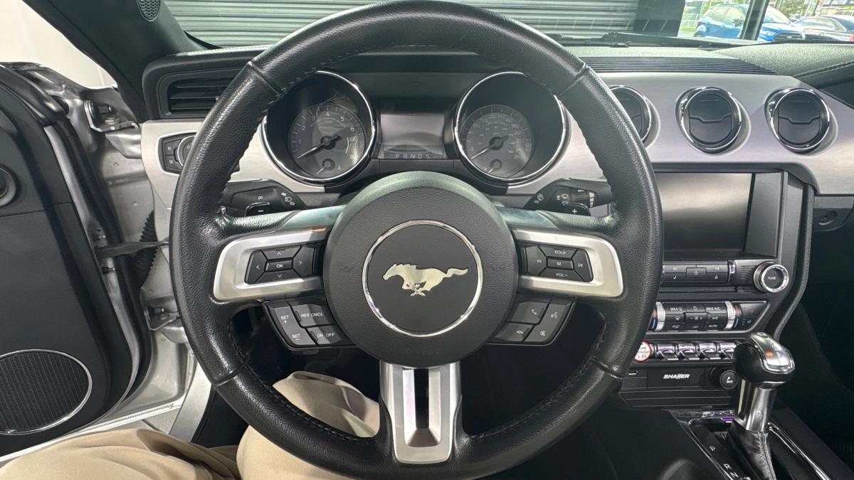 FORD MUSTANG