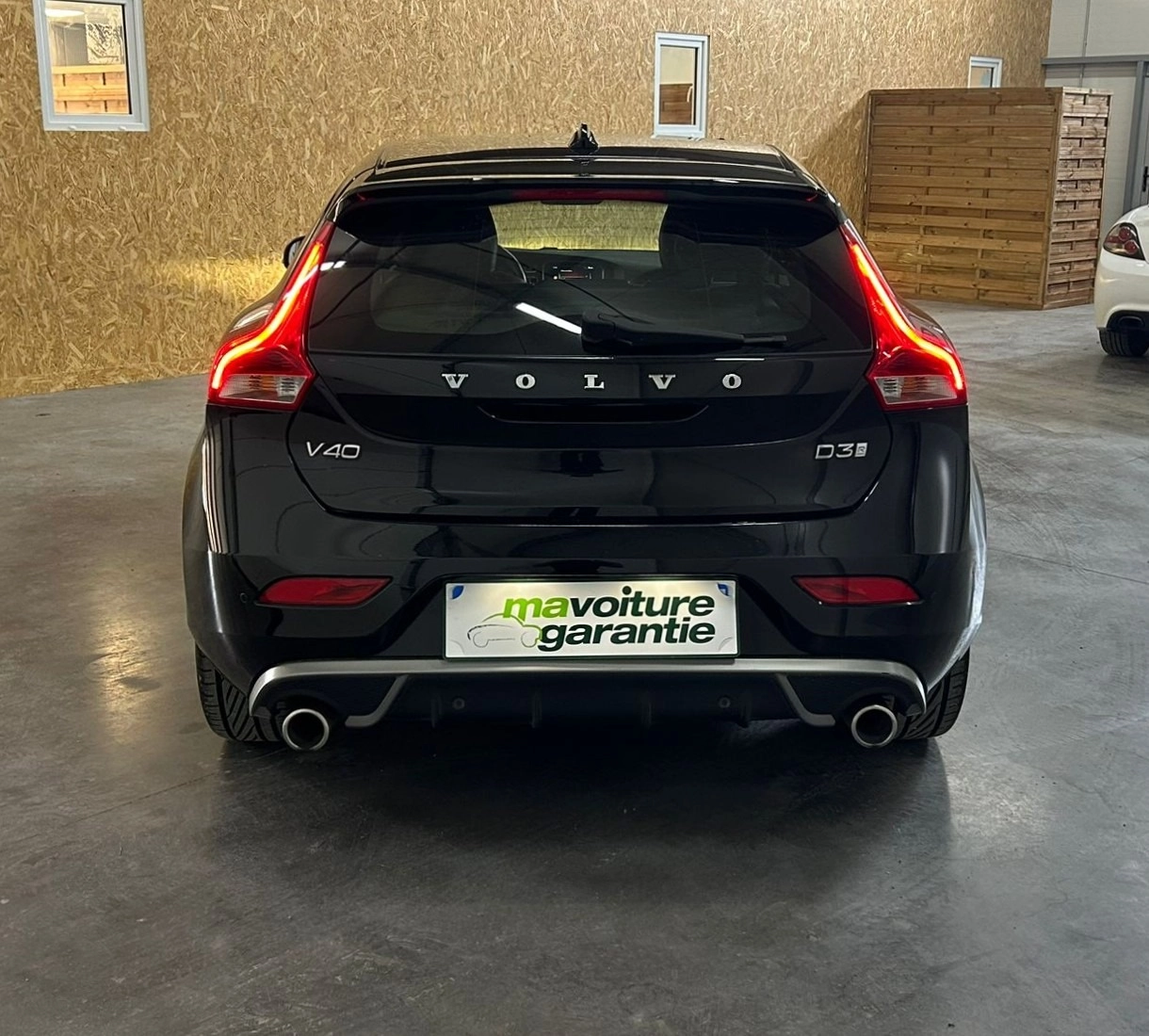 Volvo V40 2.0 D3 150 R-DESIGN GEARTRONIC BVA START-STOP - GARANTIE 12 MOIS — photo 4