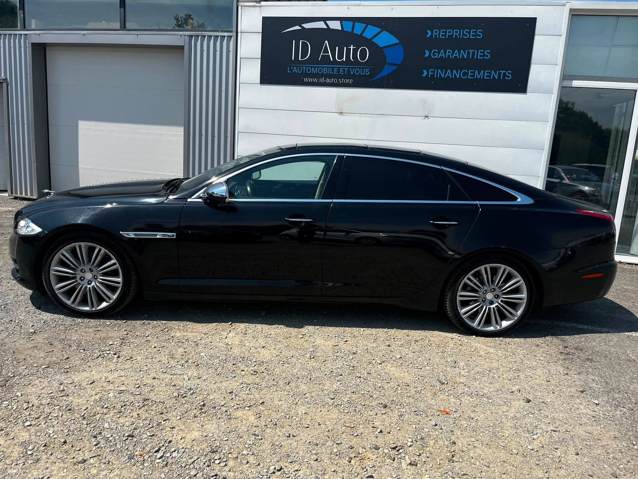 Jaguar Xj 3.0 V6 275 CH LONG EMPATTEMENT PORTFOLIO BVA GARANTIE 12 MOIS 3.0 D275 275 LONG EMPATTEMENT PORTFOLIO BVA — photo 2