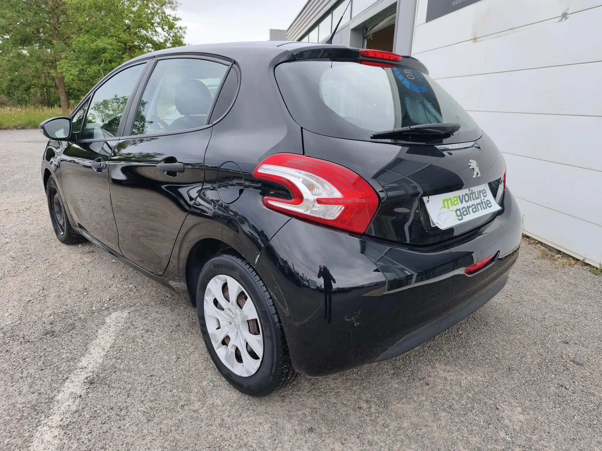 Peugeot 208 GENERATION-I 1.4 HDI 70 ACTIVE — photo 3
