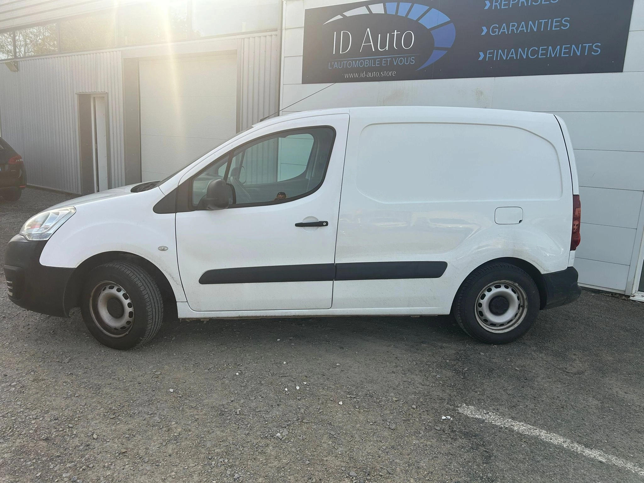 Peugeot Partner Vu FOURGON 1.6 BLUEHDI 100 L1 M PREMIUM - GARANTIE 12 MOIS — photo 2