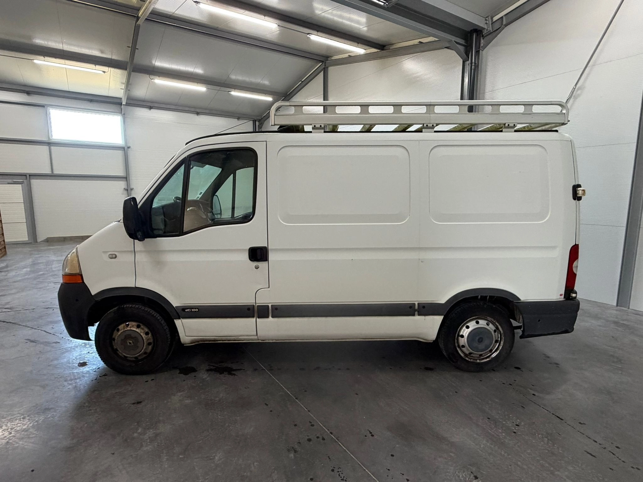 Renault Master Vu FOURGON 2.5 DCI 100 28 L1H1 CONFORT GALERIE ECHELLE -GARANTIE 12 MOIS- — photo 4