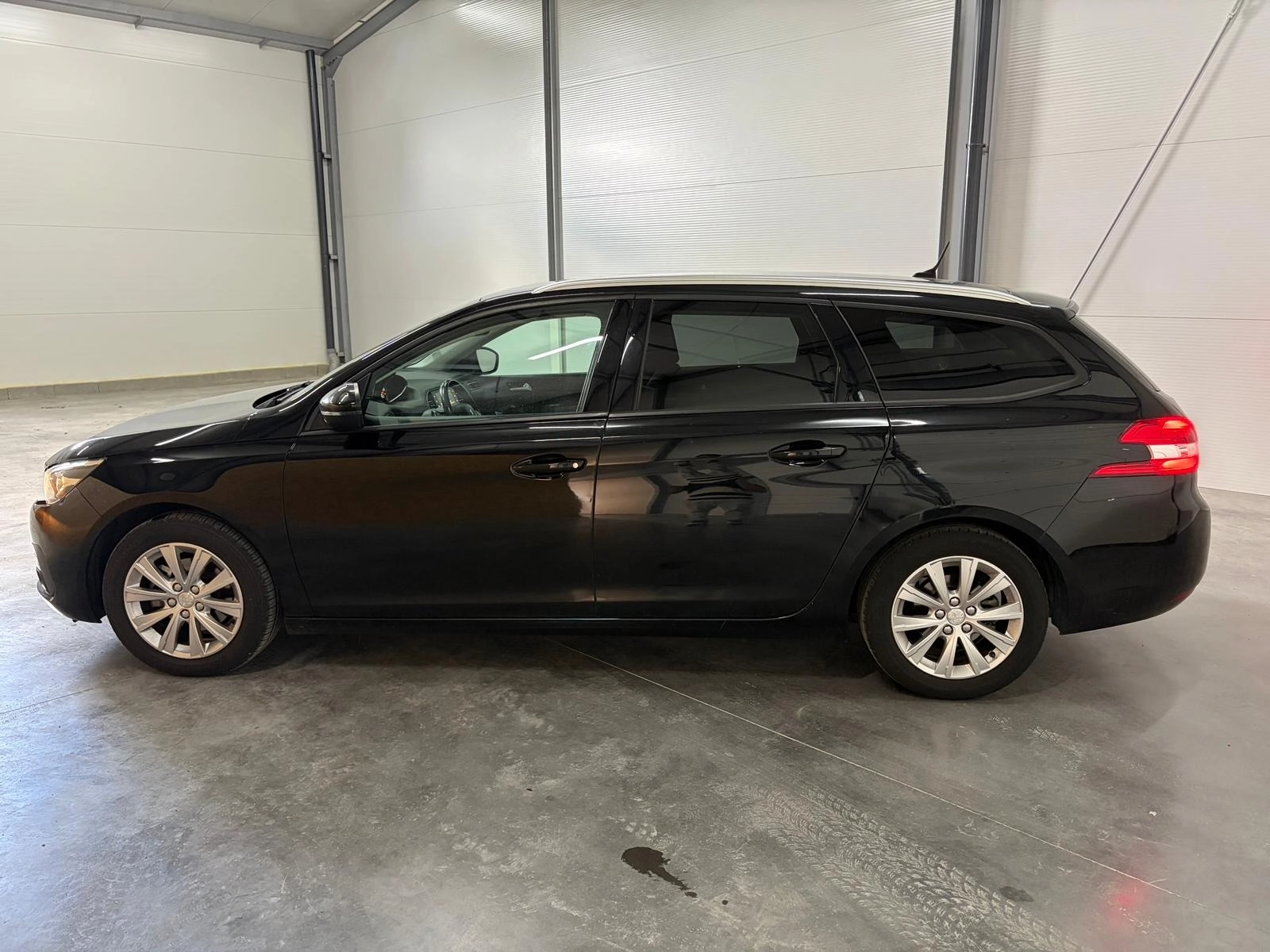 Peugeot 308 SW 1.5 BLUEHDI 130 STYLE - Garantie 12 mois GENERATION-II SW 1.5 BLUEHDI 130 STYLE EAT BVA START-STOP — photo 2