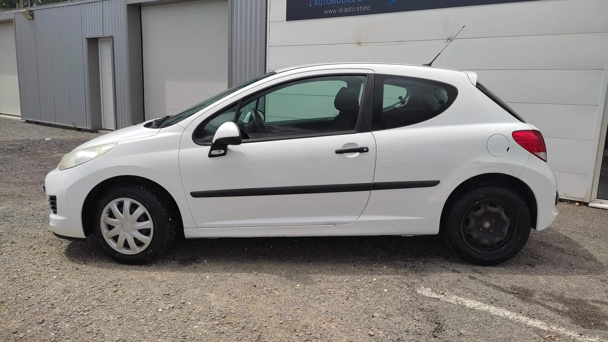 Peugeot 207 SOCIETE 1.4 HDI 70 PACK CD CLIM GARANTIE 12 MOIS — photo 2