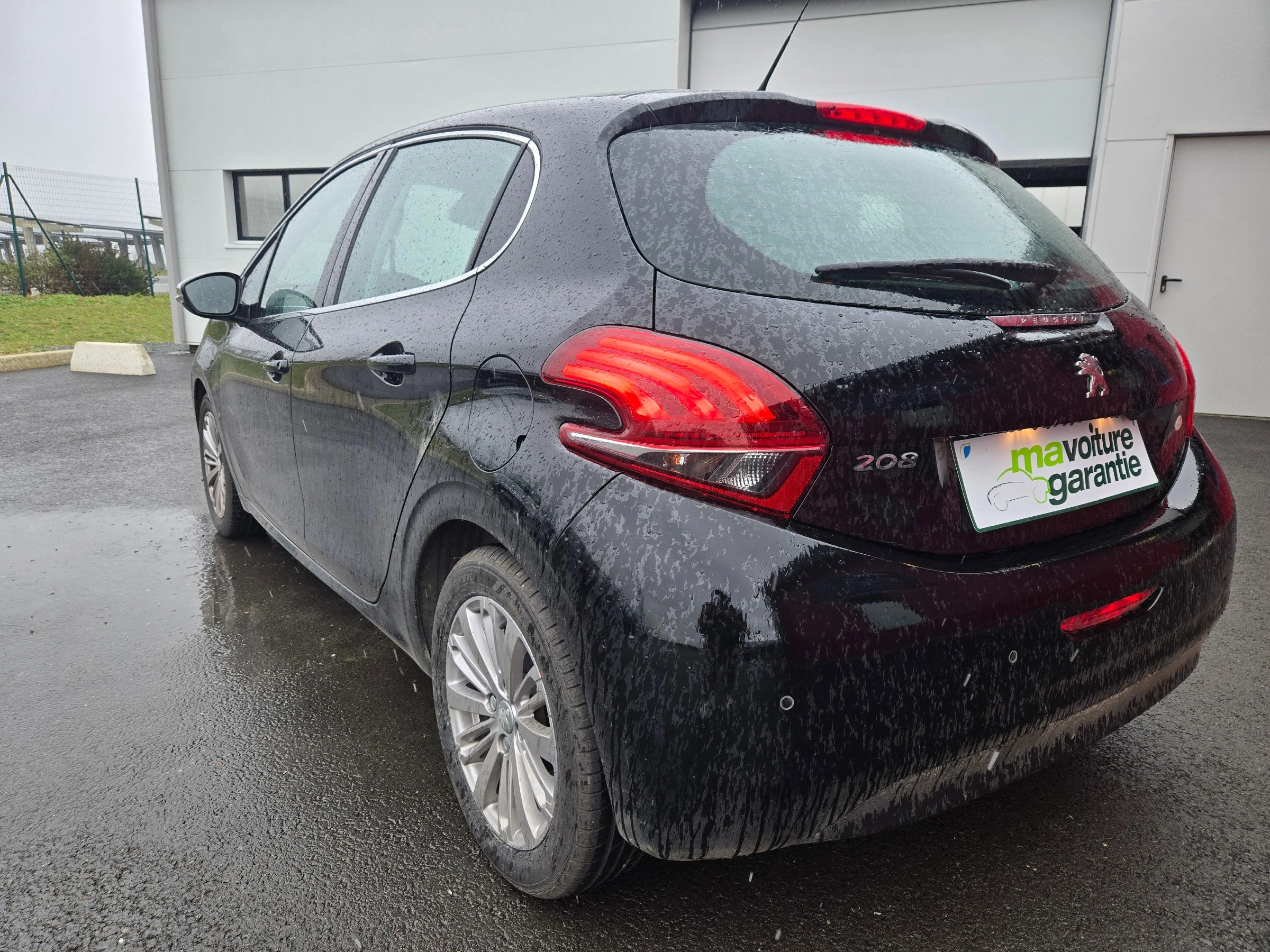 Peugeot 208 GENERATION-I 1.2 PURETECH 80 ALLURE, Garantie 1 an, trés bon état de présentation — photo 3
