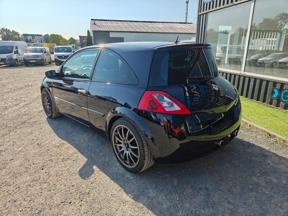 Renault Megane 2.0 225 RS — photo 3