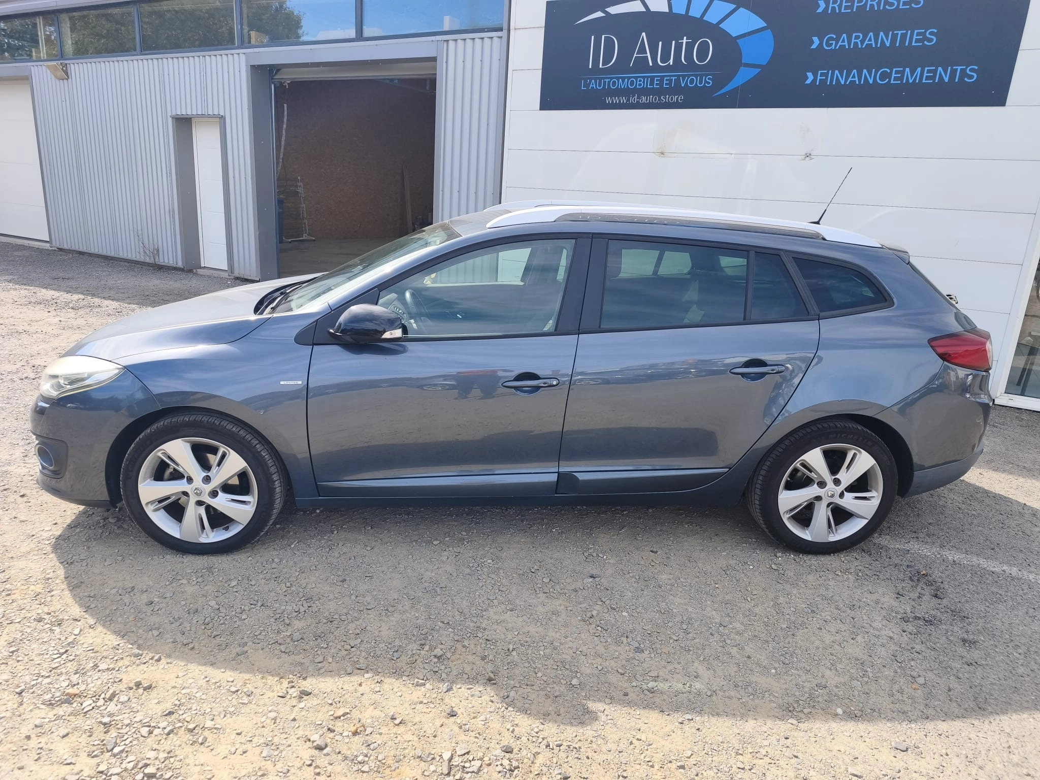 Renault Megane ESTATE 1.5 DCI 110 ENERGY LIMITED — photo 2