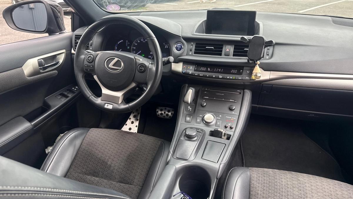 Lexus CT200H