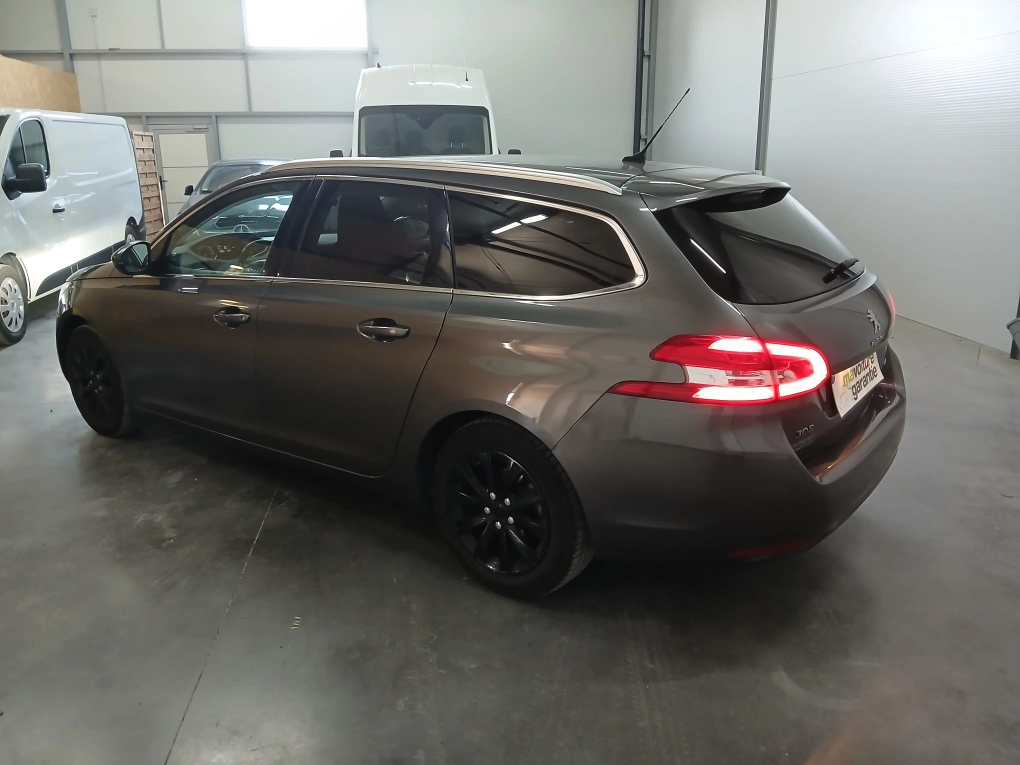 Peugeot 308 SW - GENERATION-II 1.6 BLUEHDI 120 ALLURE — photo 3