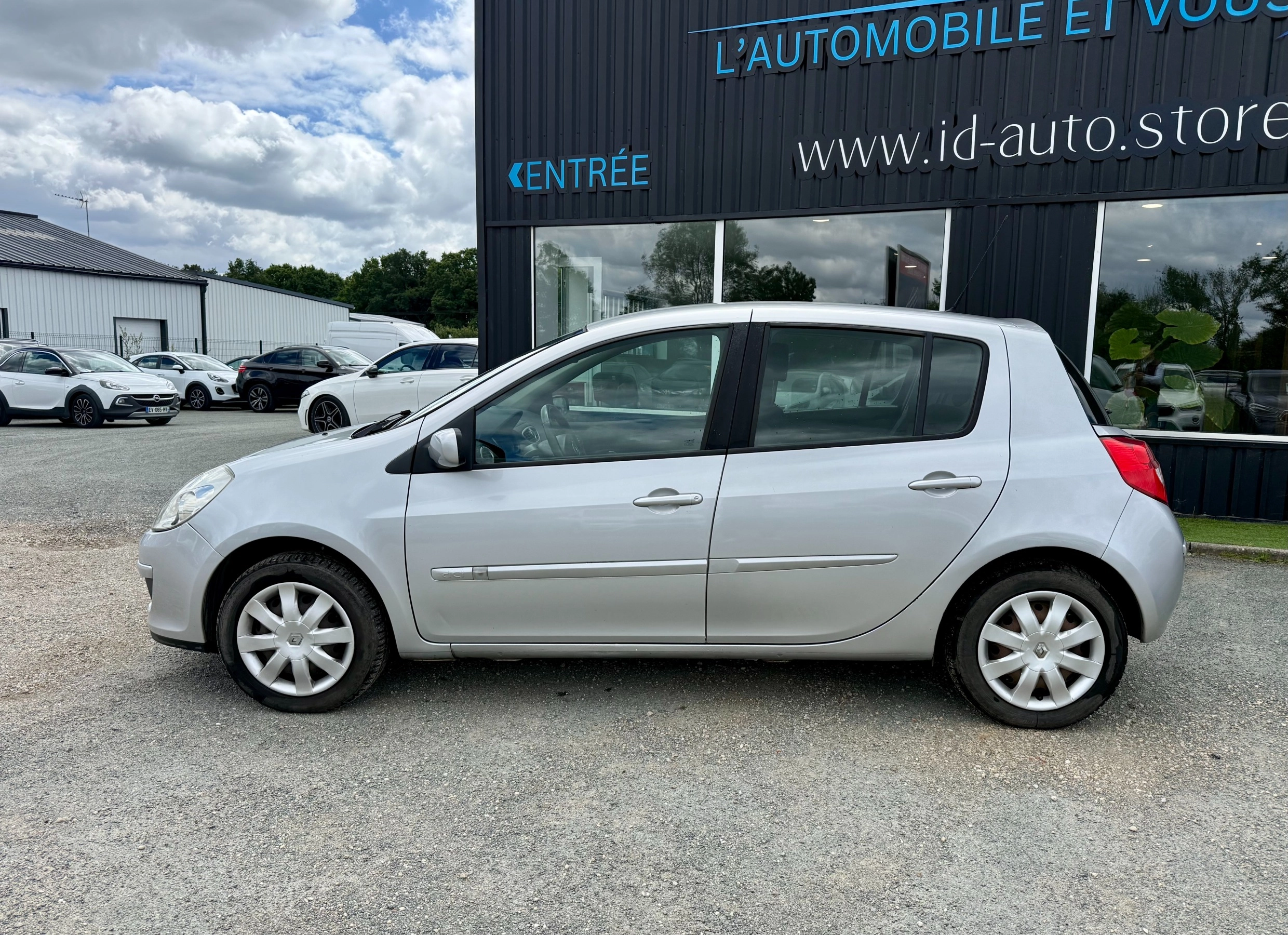 Renault Clio 1.5 DCI 85 CONFORT DYNAMIQUE GARANTIE 12 MOIS — photo 2