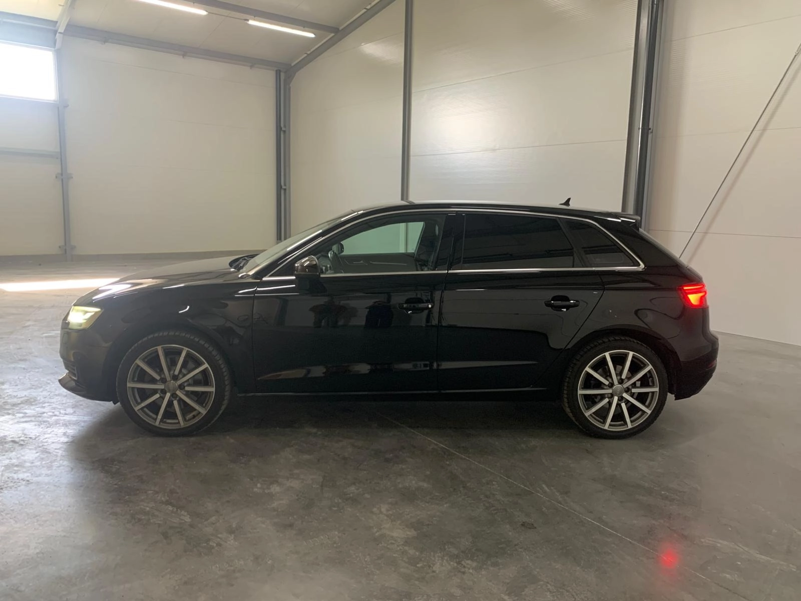 Audi A3 SPORTBACK 2.0 TDI 185 DESIGN LUXE QUATTRO S-TRONIC -Garantie 12 mois SPORTBACK 2.0 40 TDI 185 DESIGN LUXE QUATTRO S-TRONIC BVA — photo 2
