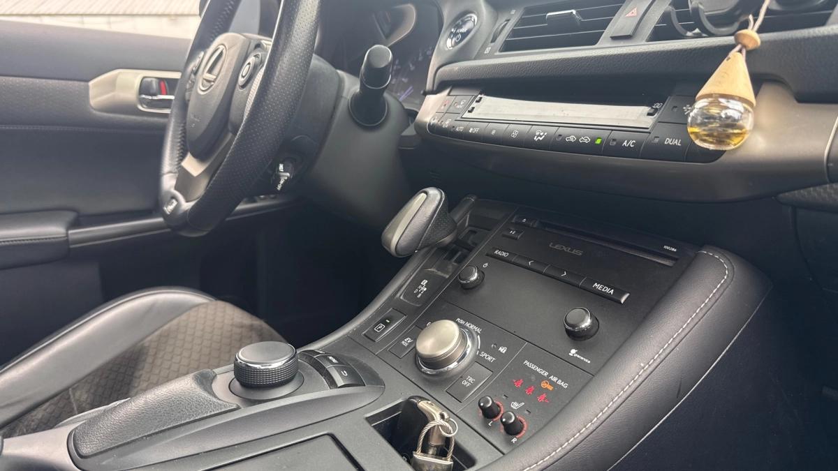 Lexus CT200H