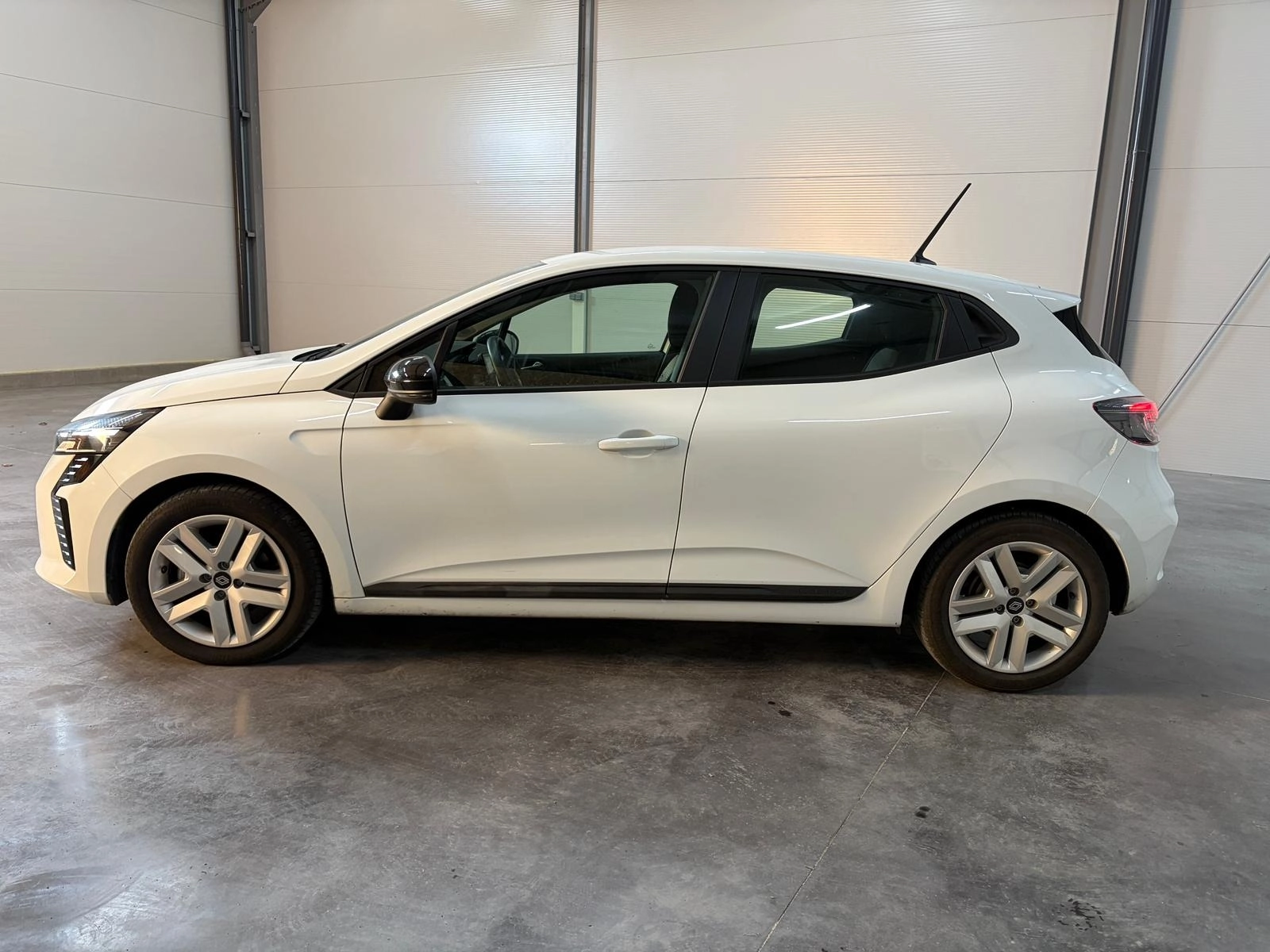 Renault Clio 1.6 E-TECH 145H 95 HYBRID FULL-HYBRID 1.2KWH EVOLUTION - Garantie 12 mois 1.6 E-TECH 145H 95 HYBRID FULL-HYBRID 1.2KWH EVOLUTION BVA — photo 2