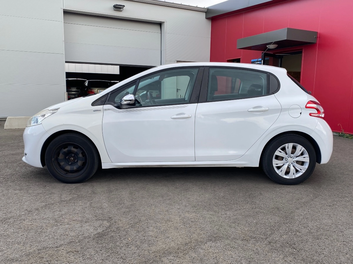 Peugeot 208 1.4 HDI 70 Urban Soul Distribution à Jours Garantie 12 Mois GENERATION-I 1.4 HDI 70 URBAN SOUL — photo 2