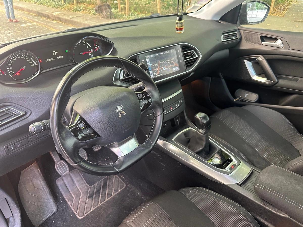 Peugeot 308 GENERATION-II 1.2 PURETECH 110 ALLURE START-STOP