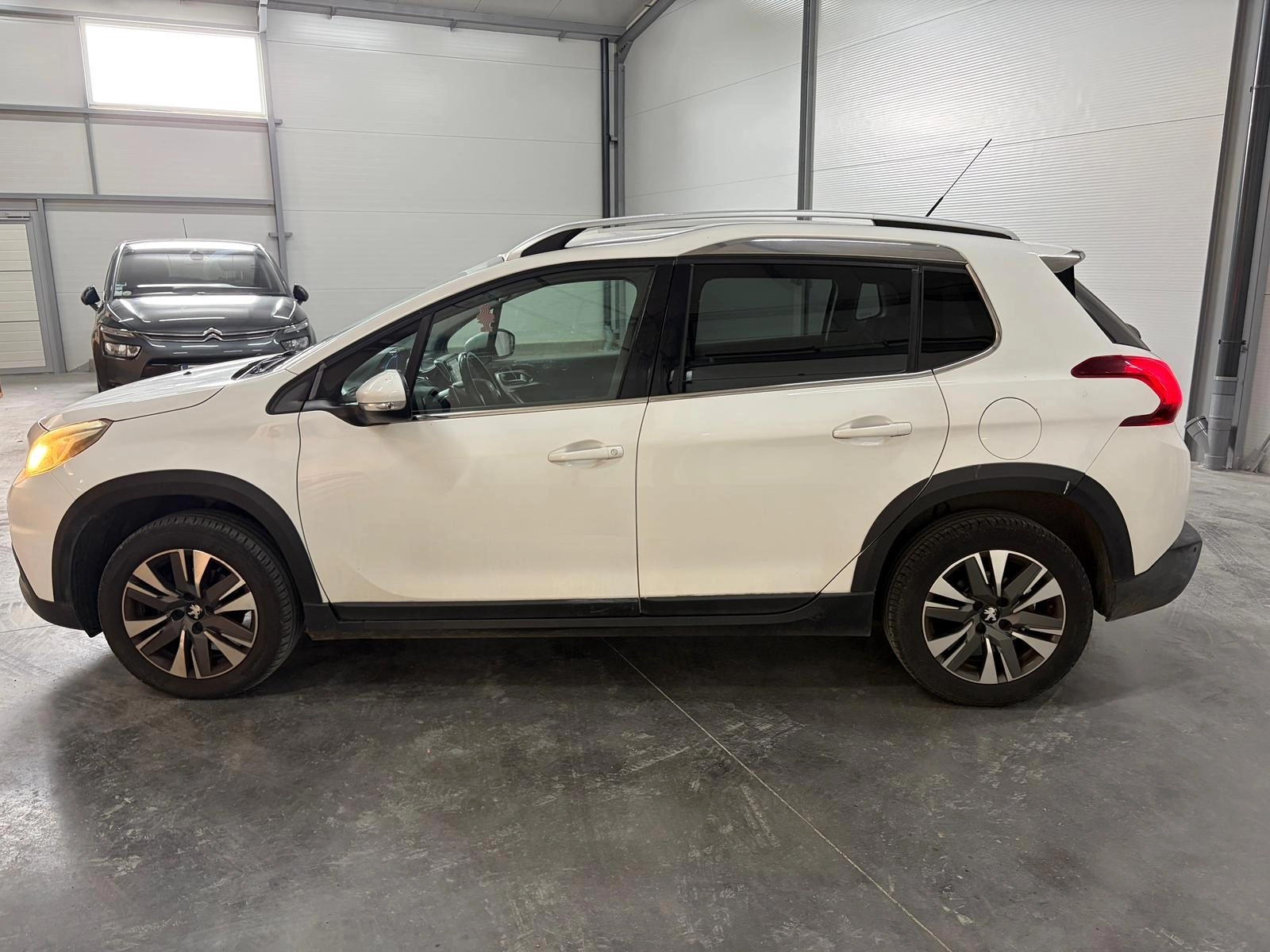 Peugeot 2008 1.6 BLUEHDI 100 ALLURE BUSINESS - Garantie 12 mois GENERATION-I 1.6 BLUEHDI 100 ALLURE BUSINESS EAT BVA START-STOP — photo 2