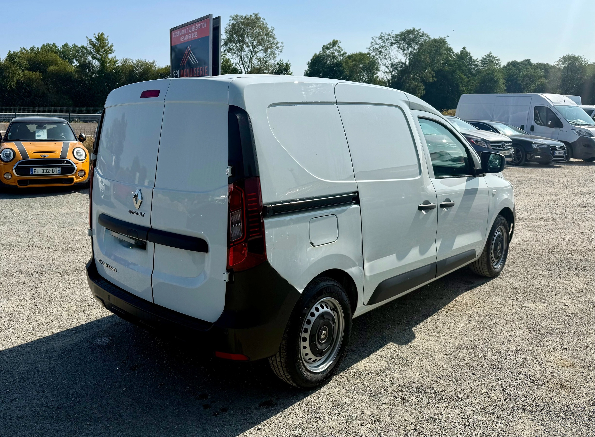 Renault Express 1.5 BLUEDCI 95 CONFORT -  10 825 € HT - GARANTIE 12 MOIS FOURGON 1.5 BLUEDCI 95 CONFORT — photo 4