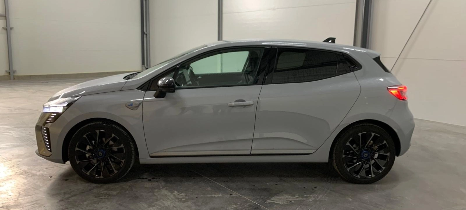 Renault Clio 1.6 E-TECH 145H 95 HYBRID FULL-HYBRID 1.2KWH ESPRIT ALPINE BVA- Garantie 20 mois — photo 4