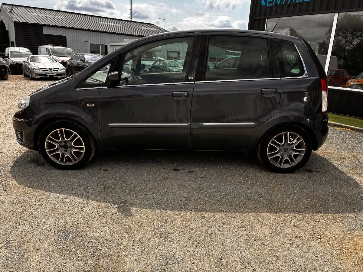 Lancia Musa 1.4 95 ORO DFS BVA 1.3 MULTIJET 90 PLATINO — photo 3