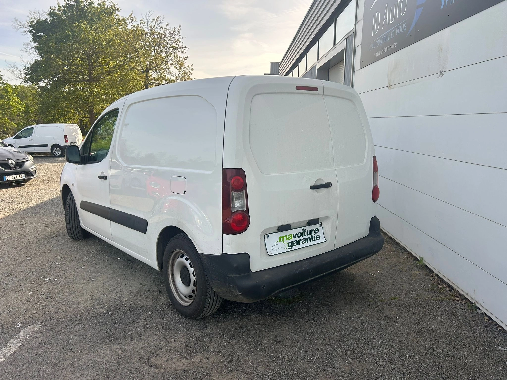 Peugeot Partner Vu FOURGON 1.6 BLUEHDI 100 L1 M PREMIUM - GARANTIE 12 MOIS — photo 3