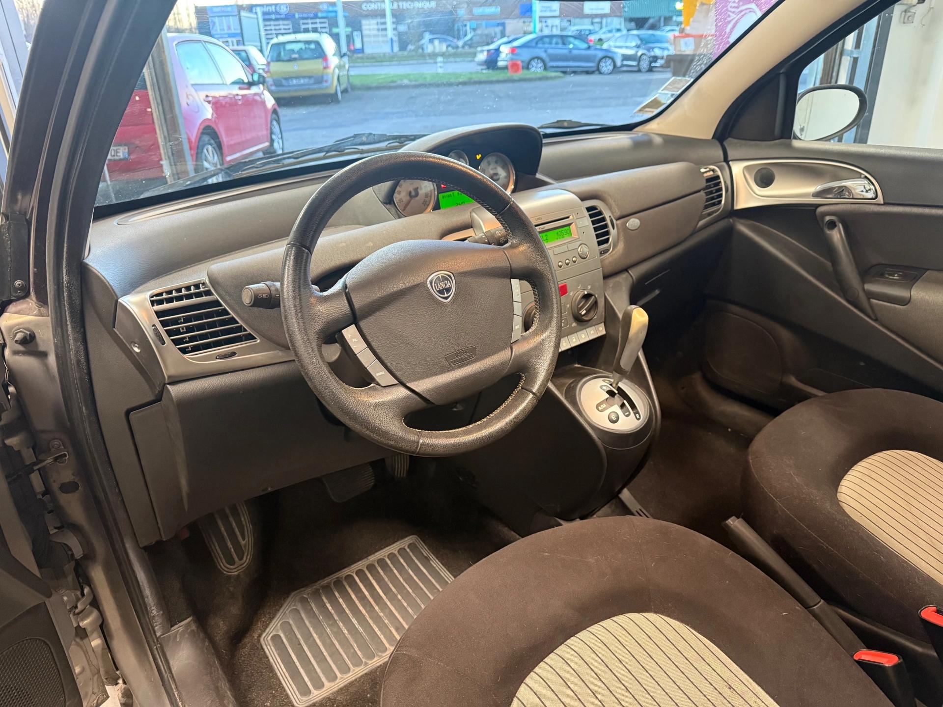 Lancia Ypsilon