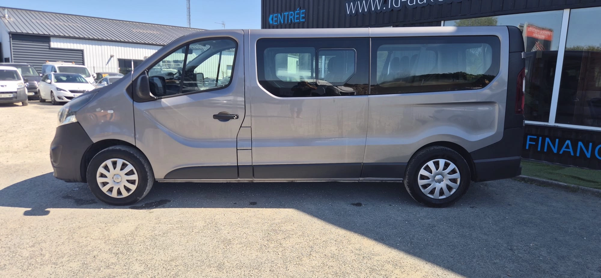 Opel Vivaro COMBI 1.6 CDTI  125 L2H1 GRANTIE 12 MOIS 20000€ H.T. COMBI 1.6 CDTI BI-TURBO 125 L2H1 PL-TN LONG K2900 ECOFLEX DESIGN EDITION START-STOP — photo 2