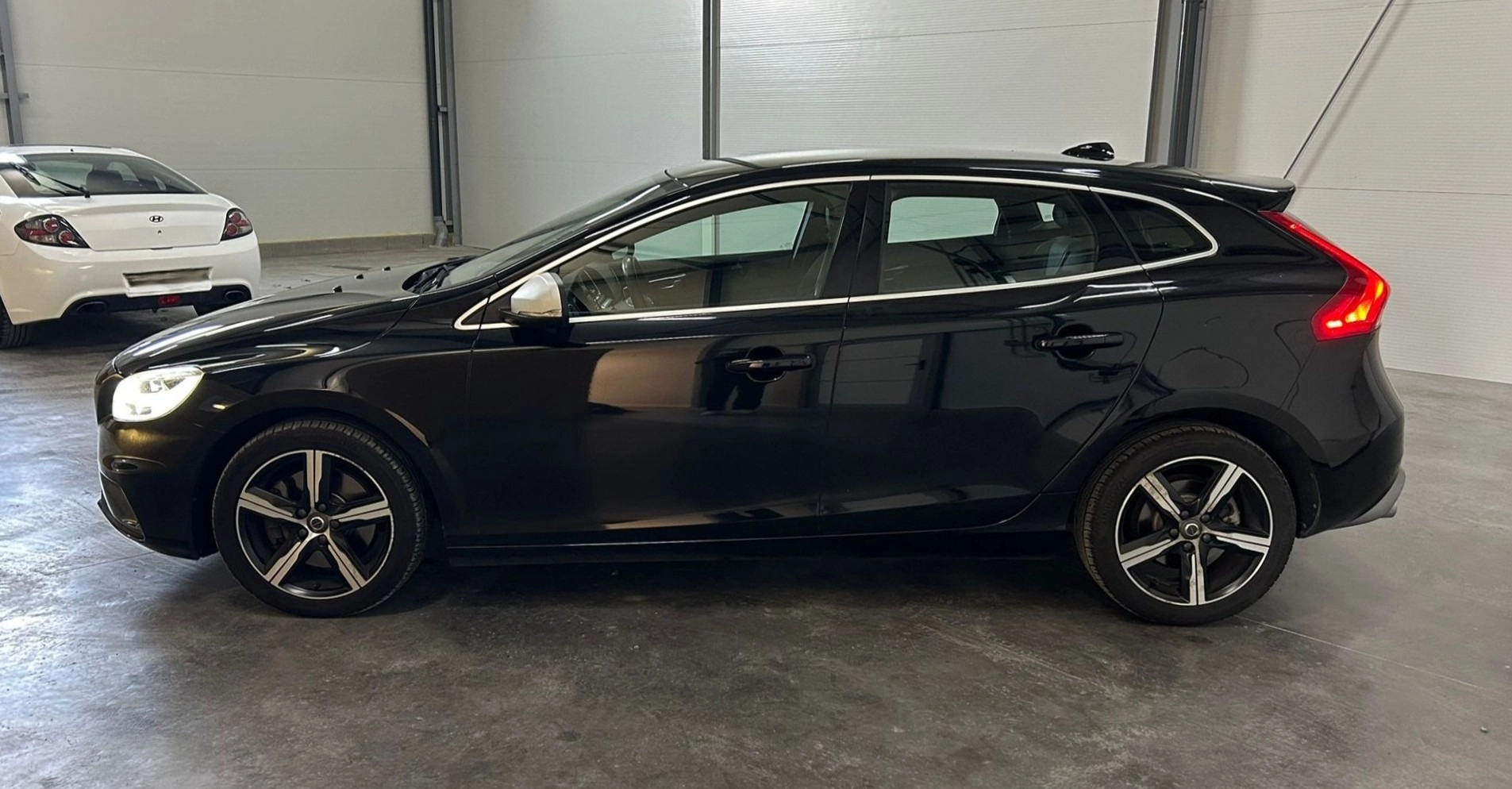 Volvo V40 2.0 D3 150 R-DESIGN GEARTRONIC BVA START-STOP - GARANTIE 12 MOIS — photo 2
