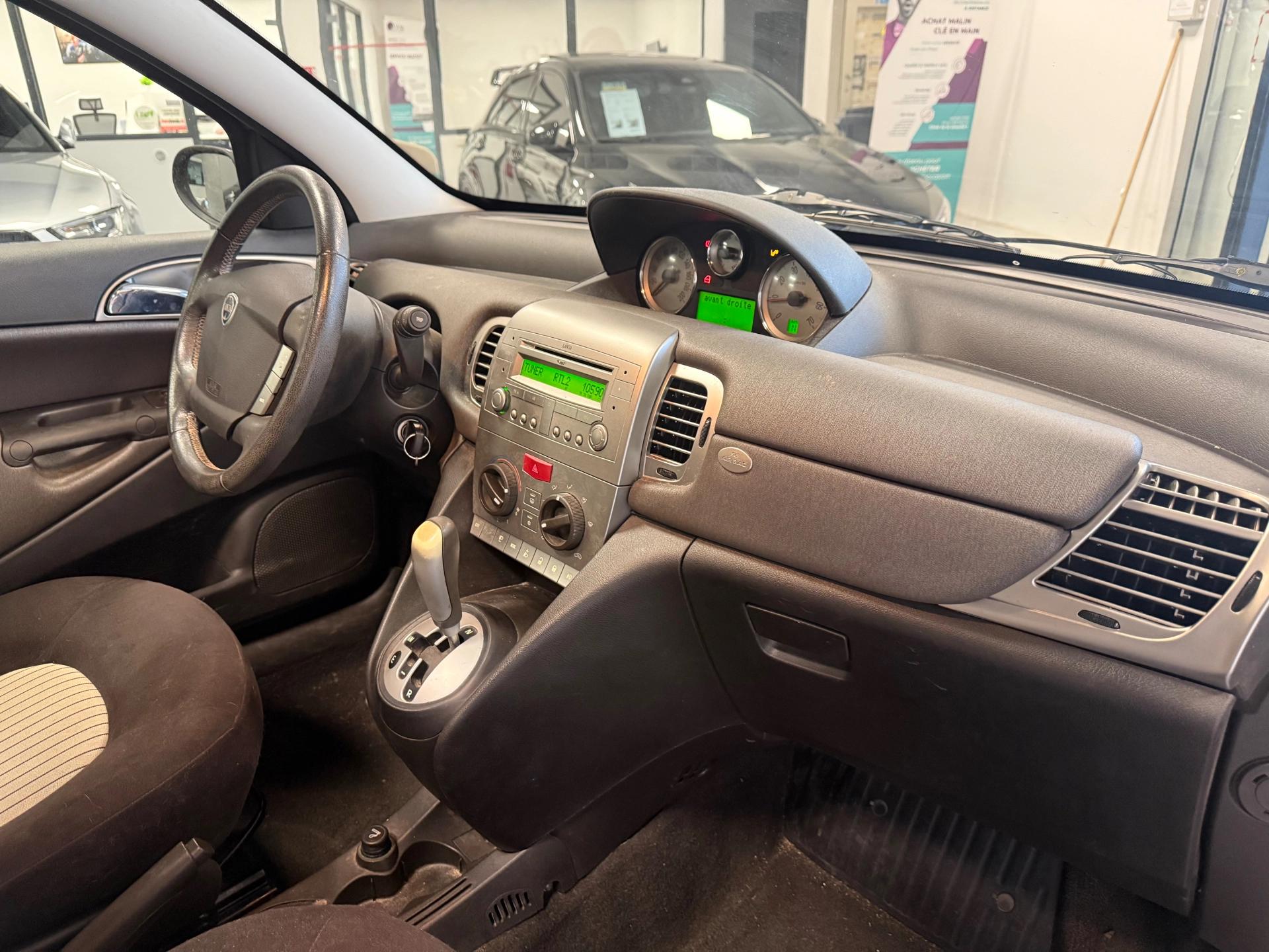 Lancia Ypsilon