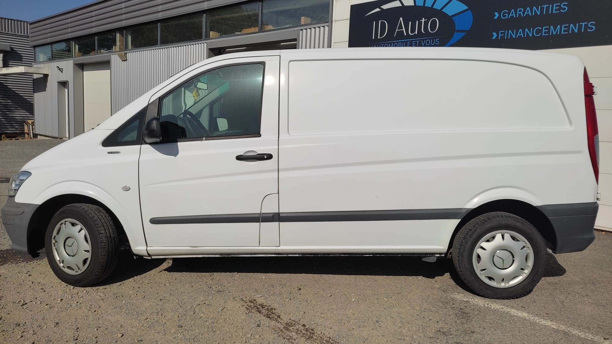 Mercedes Vito Vu FOURGON 2.2 113 CDI 135 COMPACT L1 BVA — photo 2