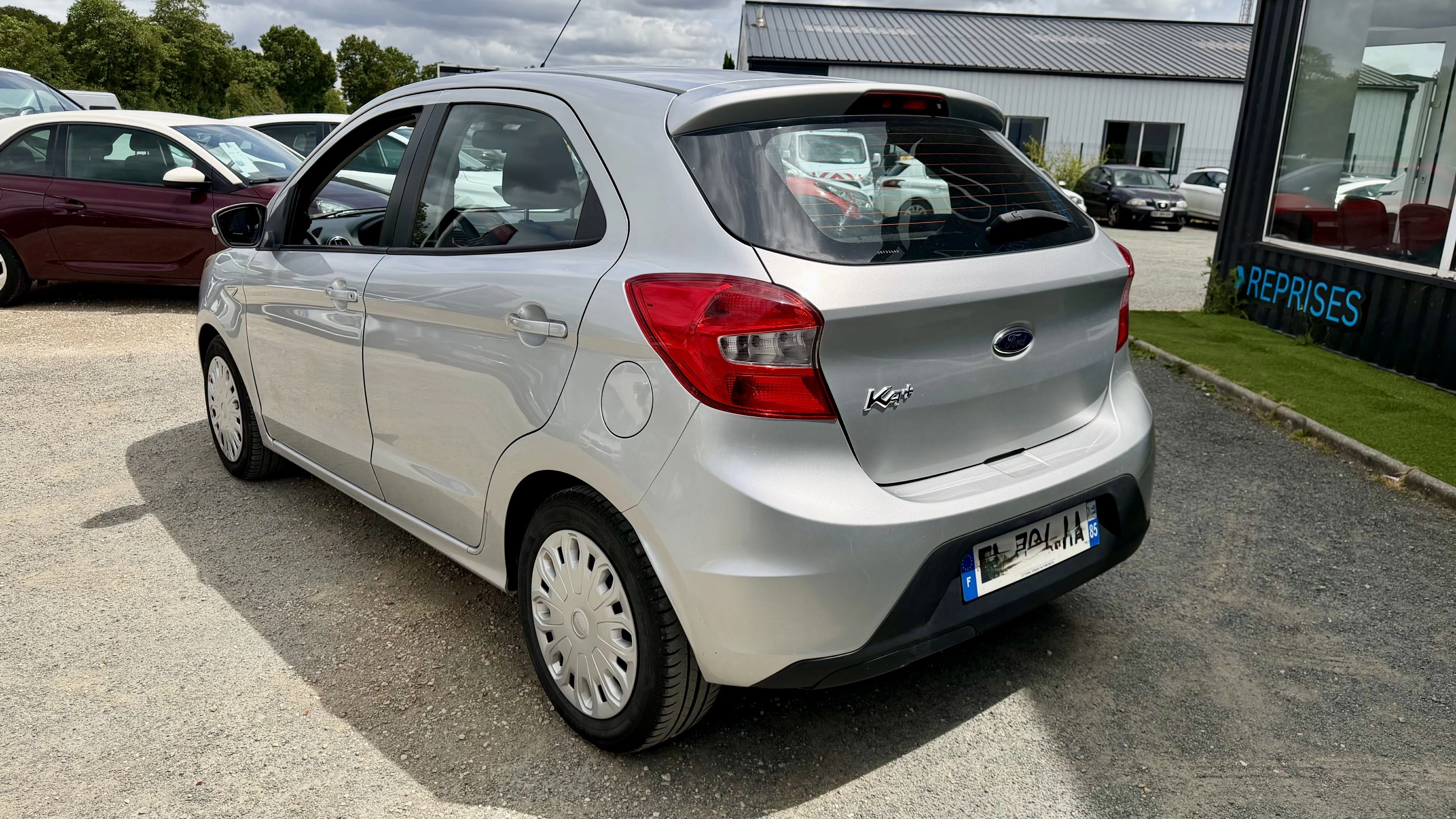 Ford Ka Plus / Distribution faite / Garantie 12 mois 1.2 TIVCT 70 ESSENTIAL — photo 4