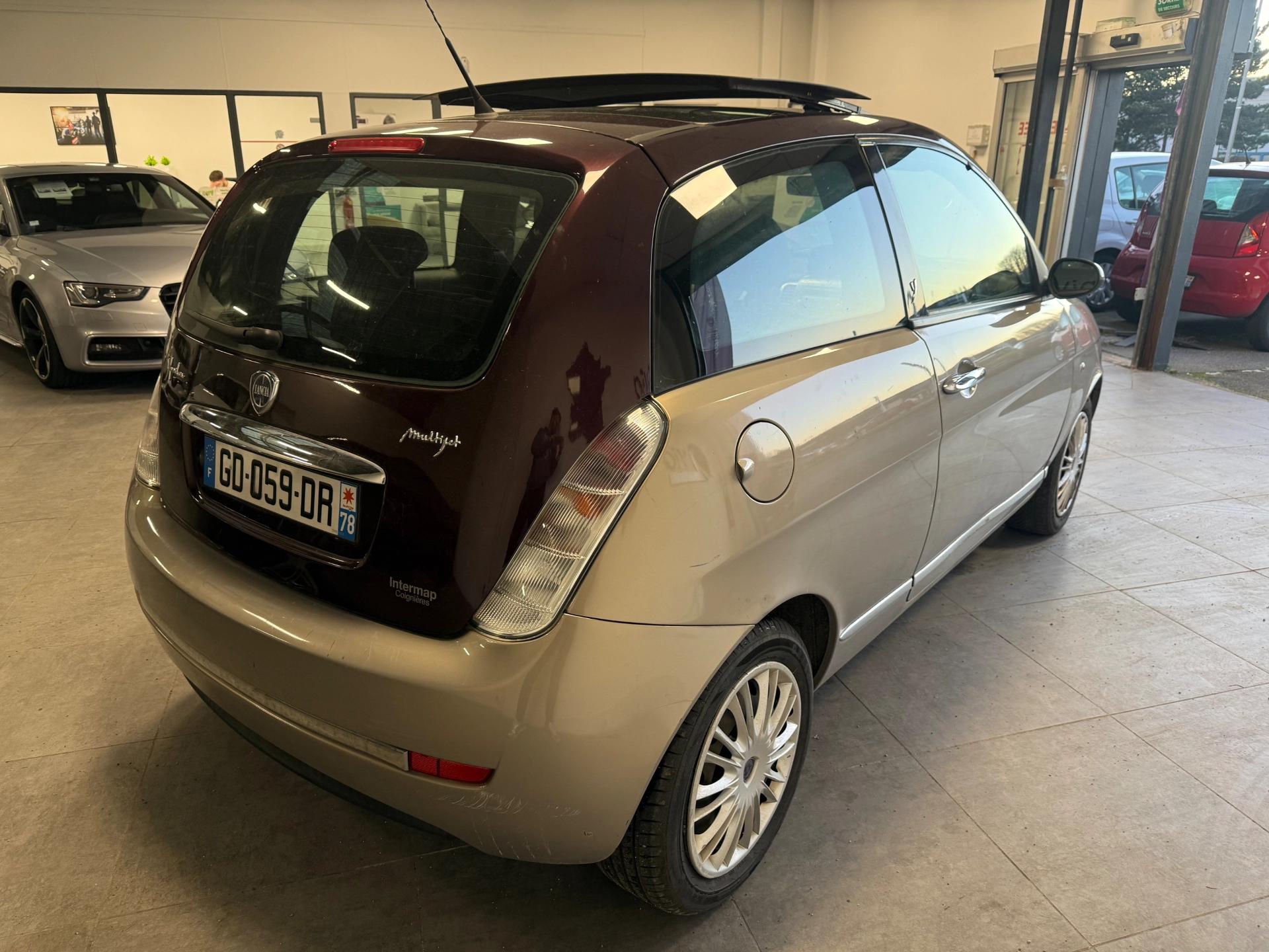 Lancia Ypsilon