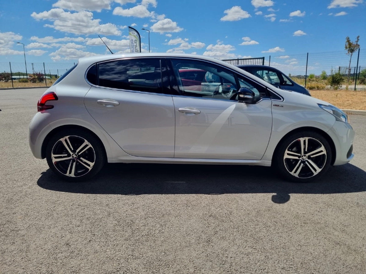 Peugeot 208 GENERATION-II 1.2  110 GT LINE START-STOP Garanti 12 mois GENERATION-II 1.2 PURETECH 110 GT LINE START-STOP — photo 4