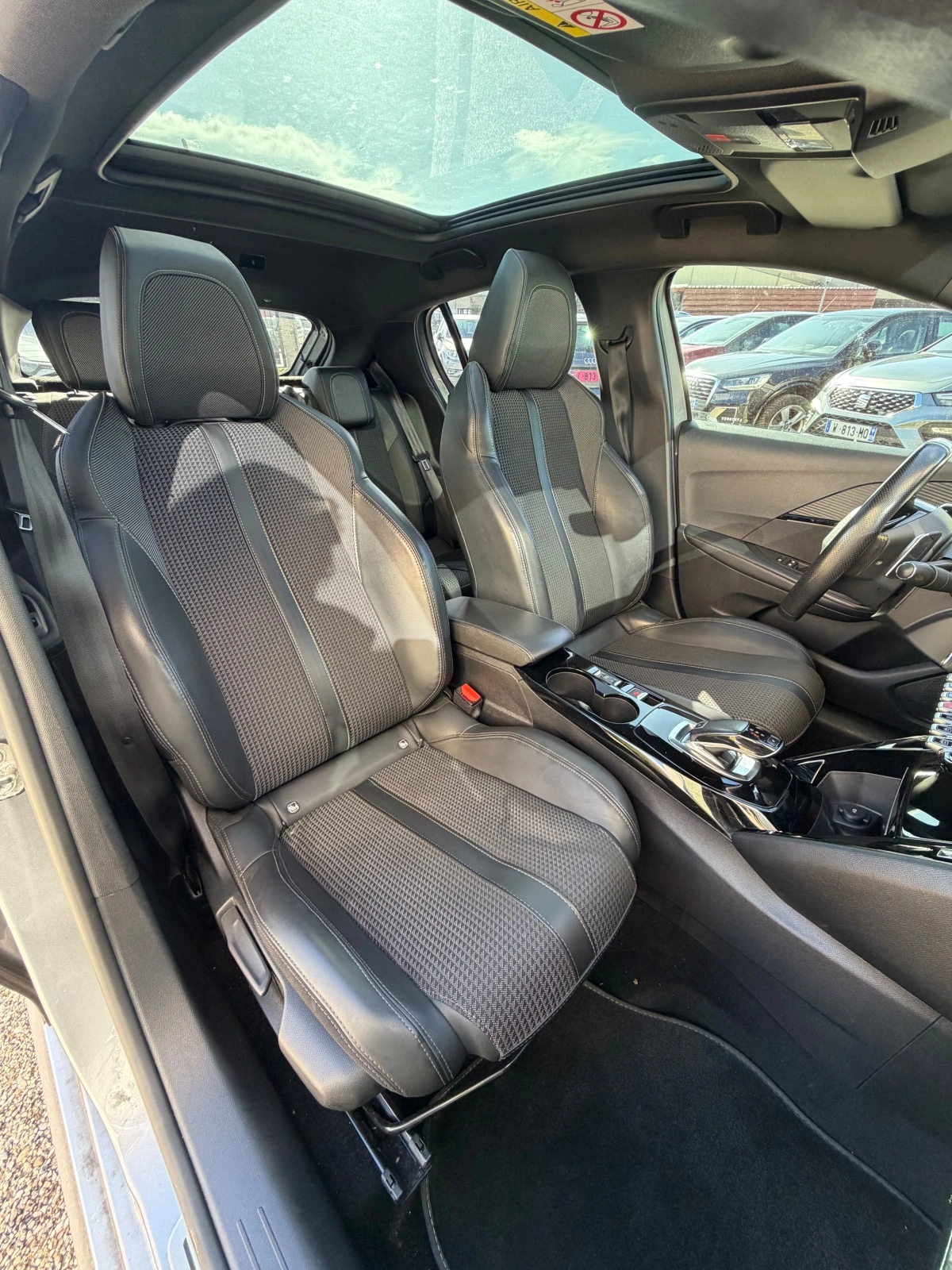 Peugeot 208 - photo 12