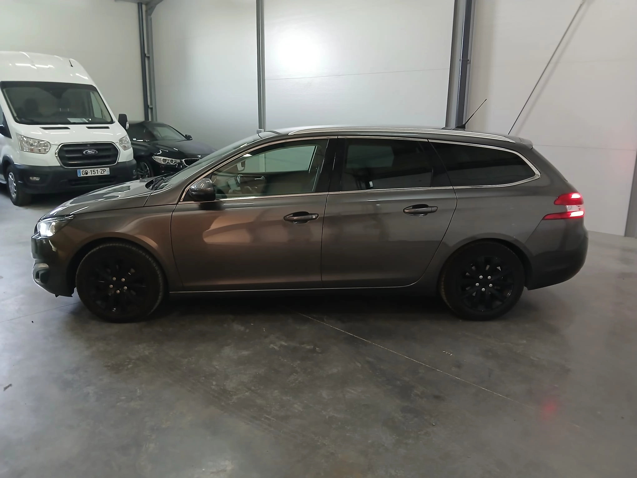Peugeot 308 SW - GENERATION-II 1.6 BLUEHDI 120 ALLURE — photo 2