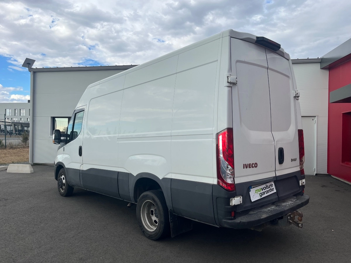 Iveco Daily 35C14 2.3 FOURGON Garantie 12 mois — photo 3