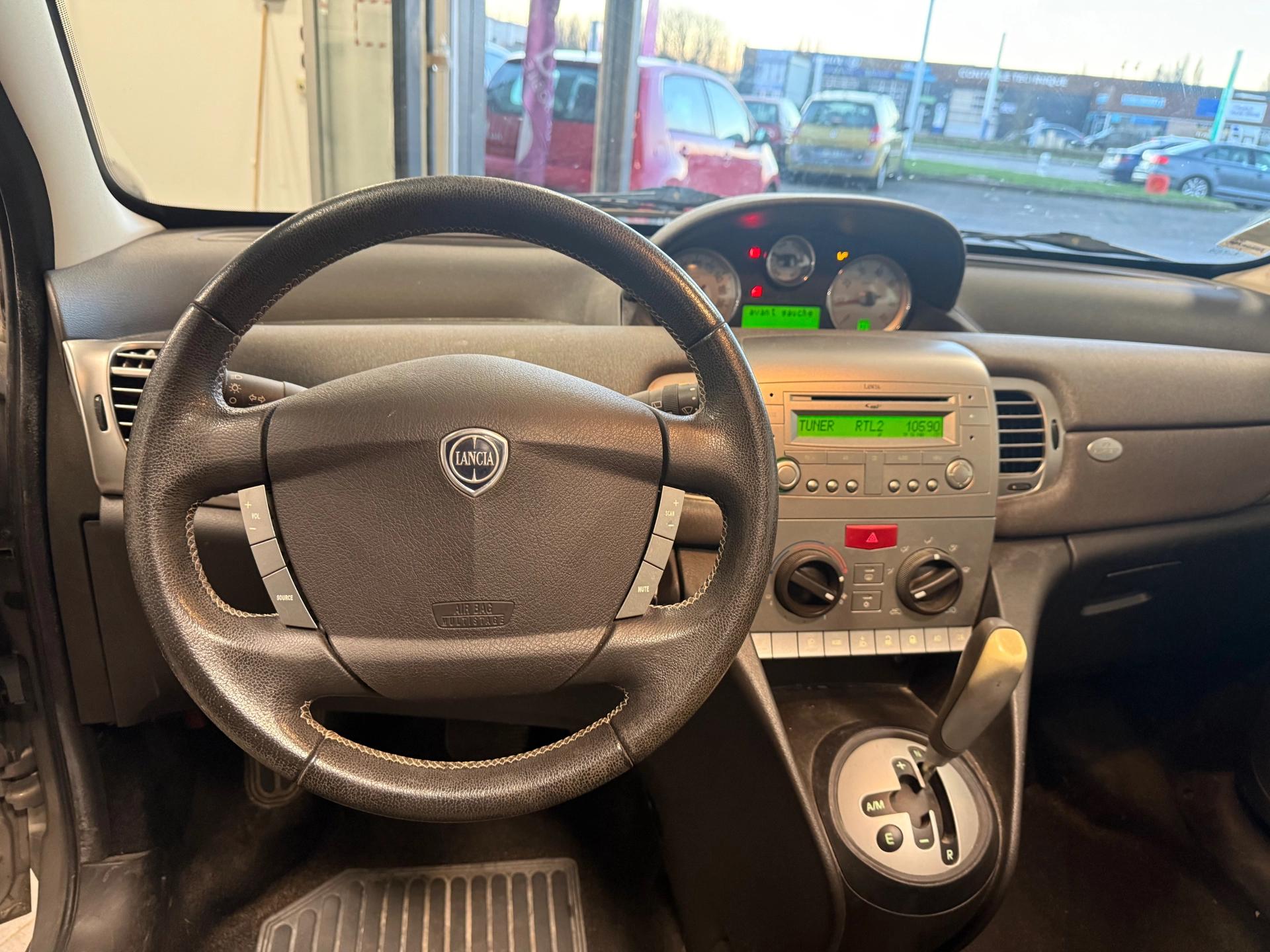 Lancia Ypsilon