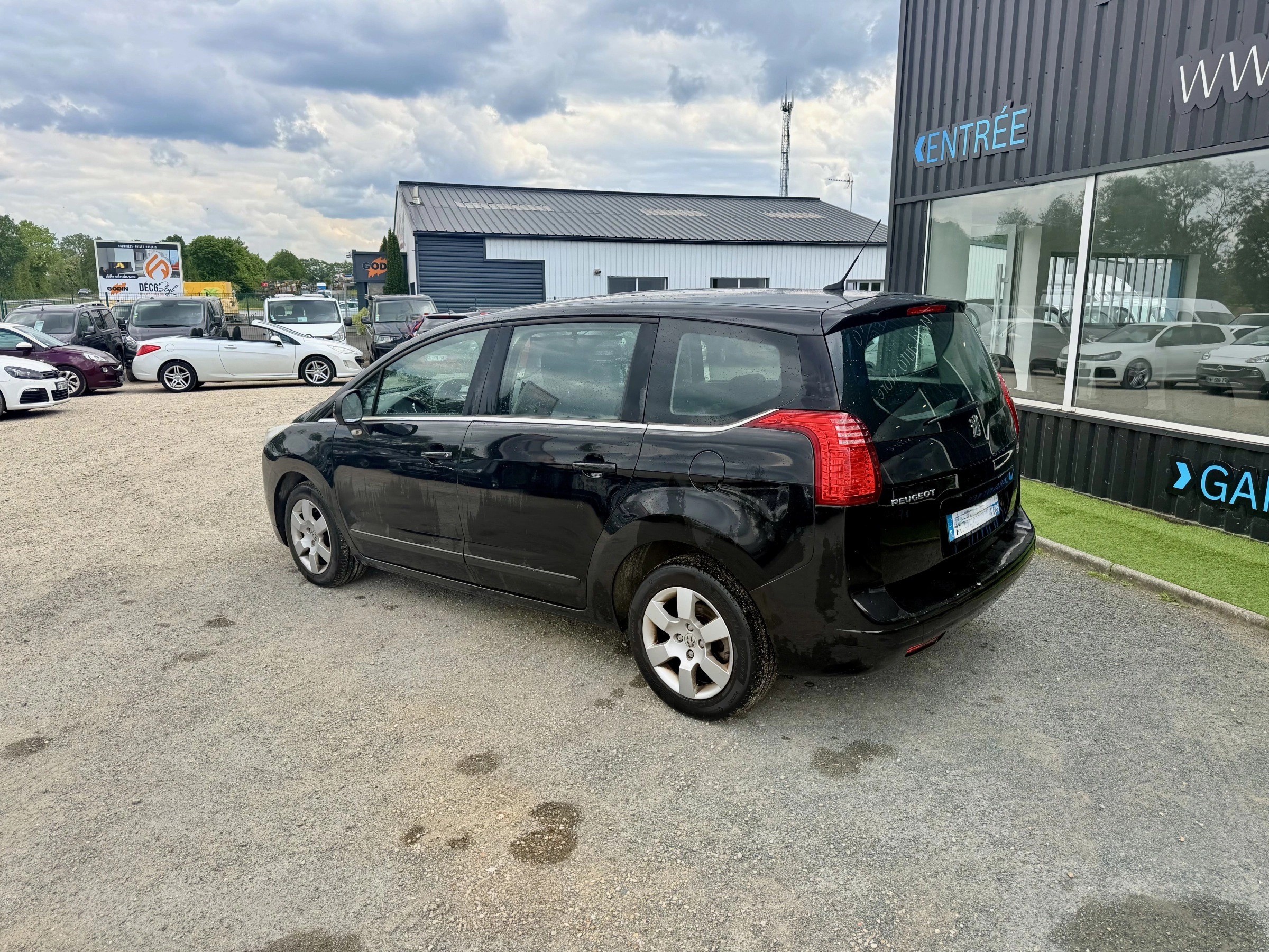 Peugeot 5008 GENERATION-I 1.6 HDI 110 ALLURE — photo 3